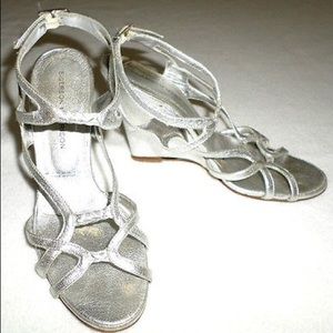 SIGERSON MORRISON SILVER METALLIC WEDGE SANDALS 6M